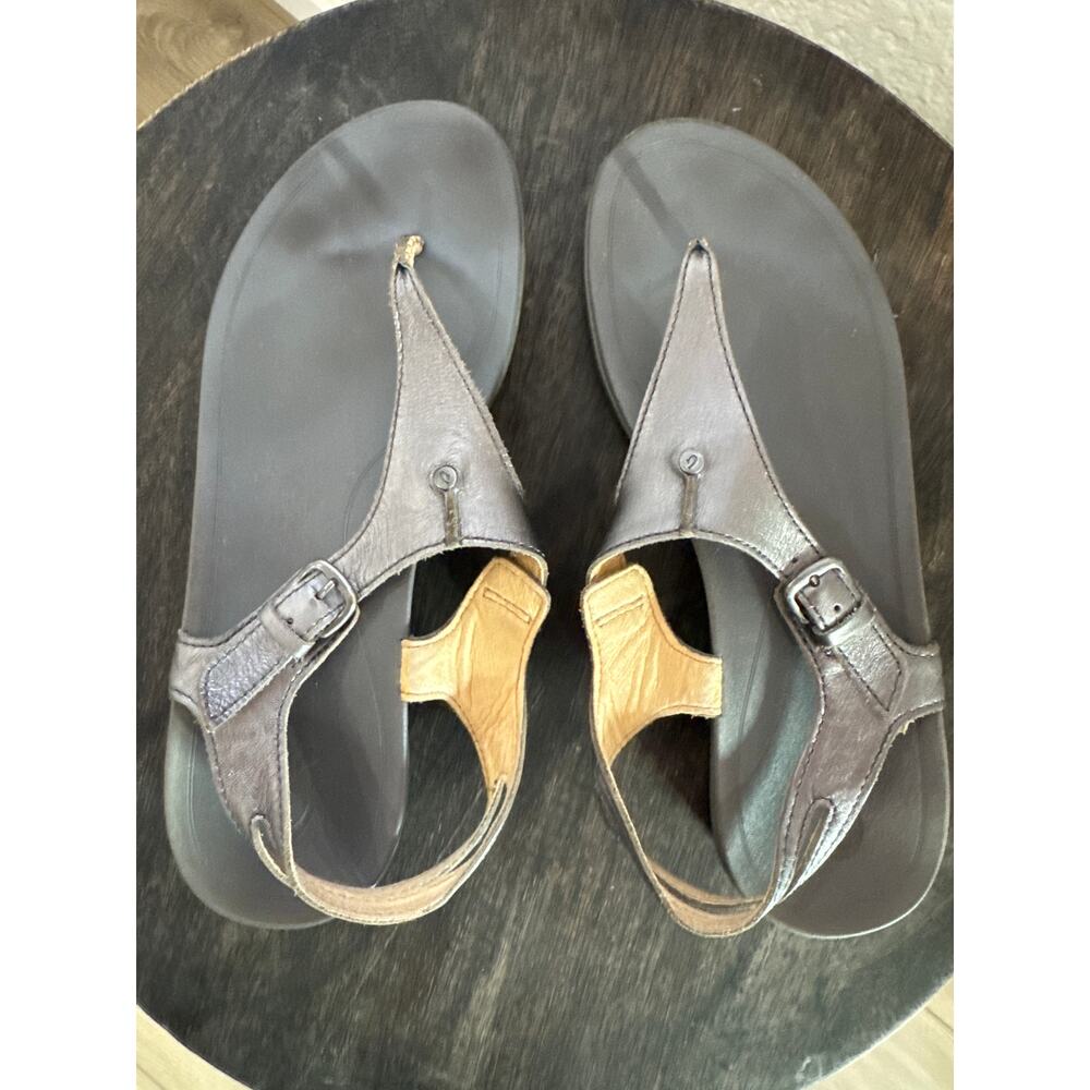 OluKai Eheu Thong Sandals Womens 9 Silver Leather Ankle Strap Comfort - Picture 2 of 7